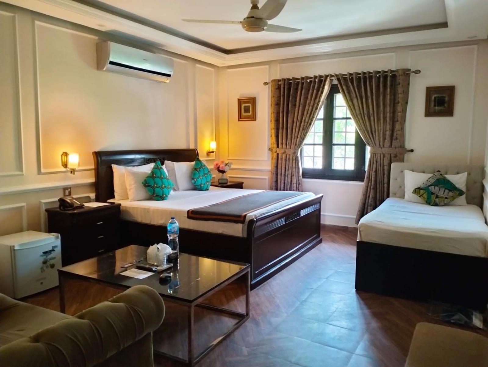 Riviera Courtyard Guest House Исламабад Экстерьер фото